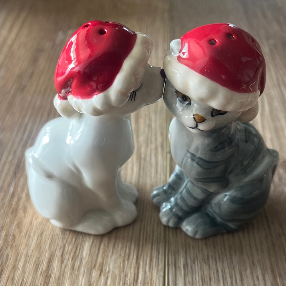 Mwah! Christmas Kissing Cats Salt and Pepper Shakers